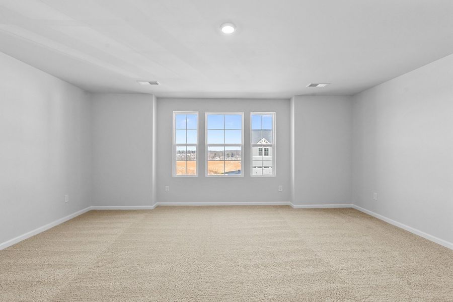 Spacious, unfurnished interior of a new home in Fieldstone, Lexington (Image 30).