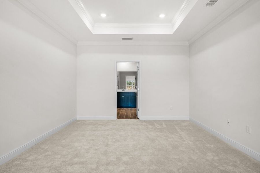 Spacious, unfurnished interior of a new home in Lake Merial, Panama City (Image 13).