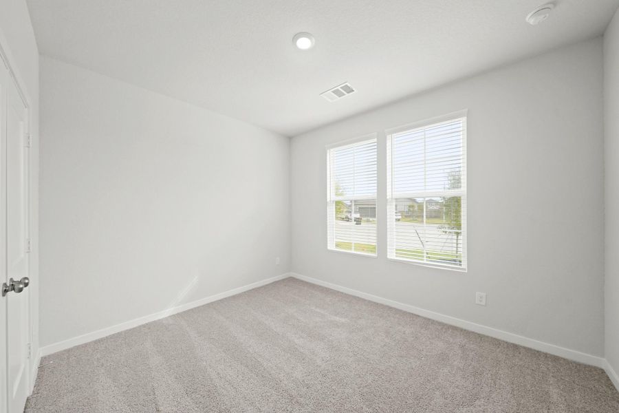 Spacious, unfurnished interior of a new home in Granger Pines, Conroe (Image 17).