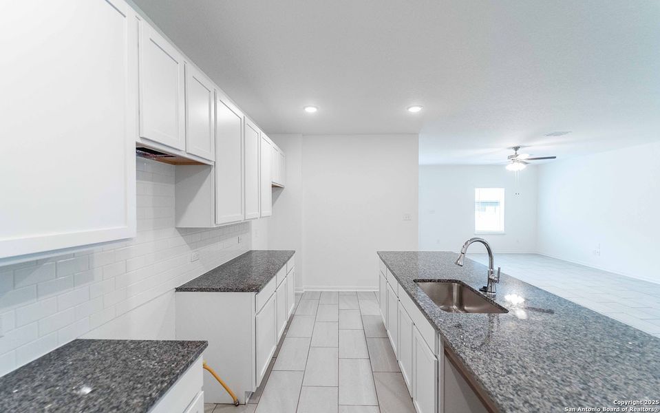 Image 12 of a home in Hickory Ridge.