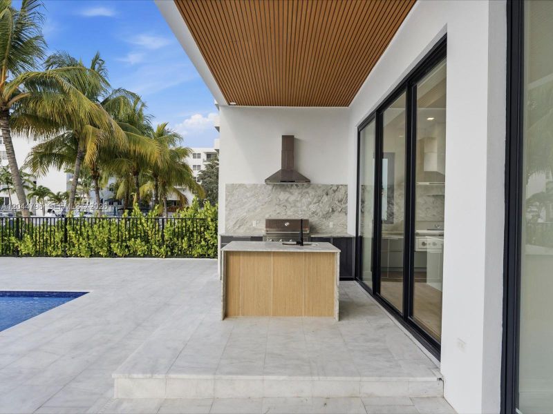 Exterior details and patio area of a home in , Pompano Beach (Image 30).