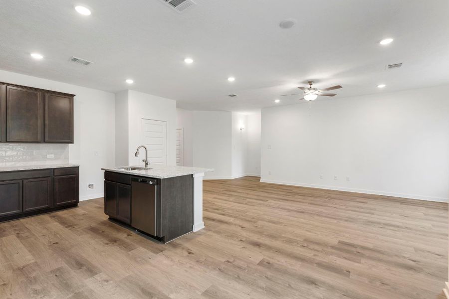 Spacious, unfurnished interior of a new home in , Huntsville (Image 32).