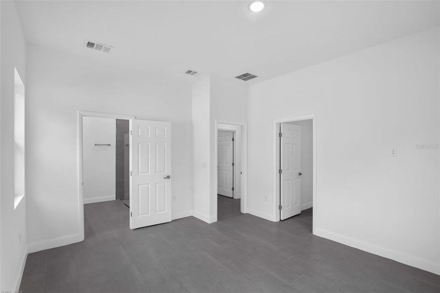 Spacious, unfurnished interior of a new home in , Dunnellon (Image 25).