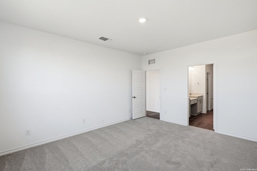 Spacious, unfurnished interior of a new home in Dove Song, Marion (Image 32).