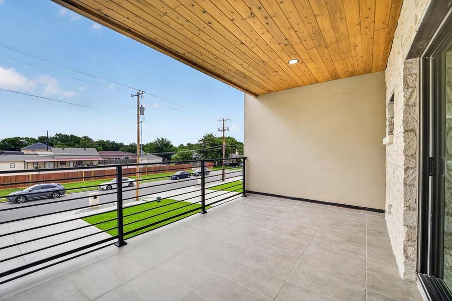 Exterior details and patio area of a home in , Irving (Image 3).