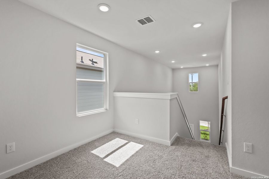 Spacious, unfurnished interior of a new home in Spring Creek, San Antonio (Image 20). Spacious, unfurnished interior of a new home in Spring Creek, San Antonio (Image 20).