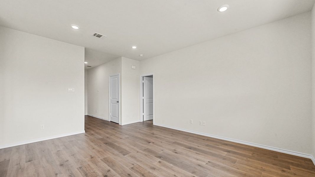 Spacious, unfurnished interior of a new home in The Reserve at Timber Creek, Lindale (Image 25).