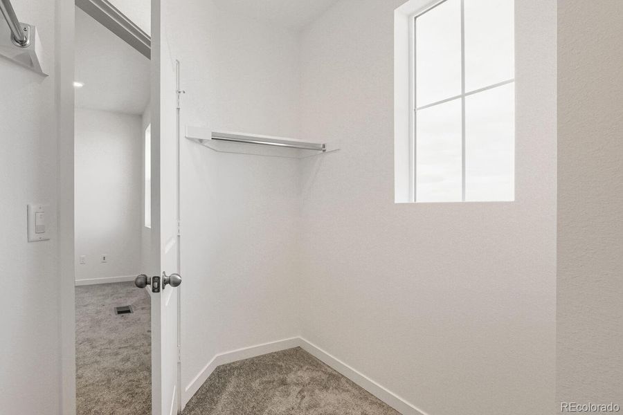 Spacious, unfurnished interior of a new home in Parterre, Thornton (Image 10).