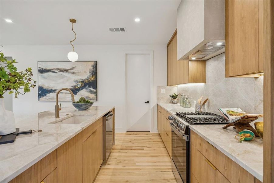 Furnished interior view inside a new home in , Dallas (Image 30).