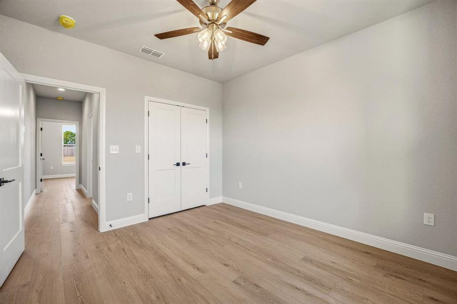 Spacious, unfurnished interior of a new home in , Glen Rose (Image 37).