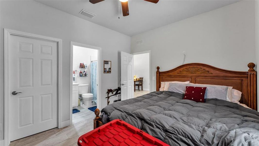 Furnished interior view inside a new home in , Sebring (Image 32).