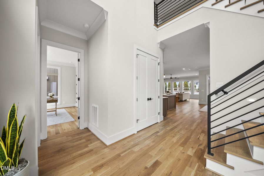 16a - 407 Waldo - Staircase