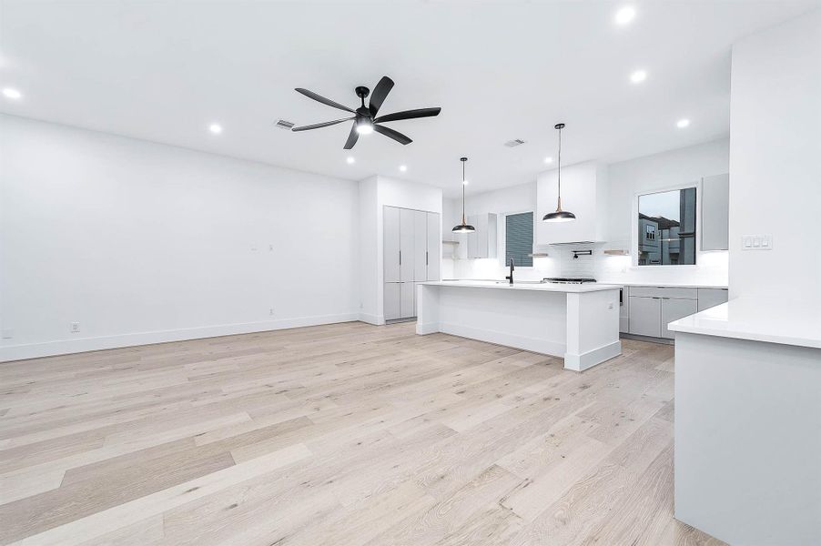 Spacious, unfurnished interior of a new home in , Houston (Image 28).