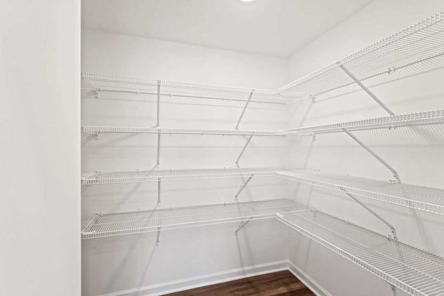 Spacious, unfurnished interior of a new home in Bellevue, Greenville (Image 17).