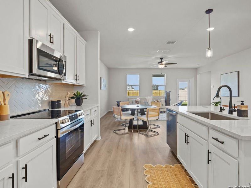 Furnished interior view inside a new home in Hannah Heights, Seguin (Image 11).