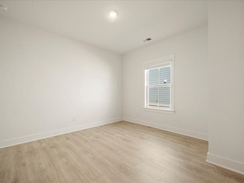 Spacious, unfurnished interior of a new home in The Coves at Lakes of Cane Bay, Summerville (Image 23).