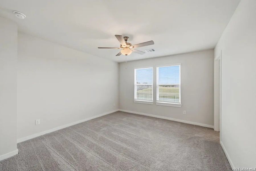 Spacious, unfurnished interior of a new home in Rosemont Hill, San Antonio (Image 19).