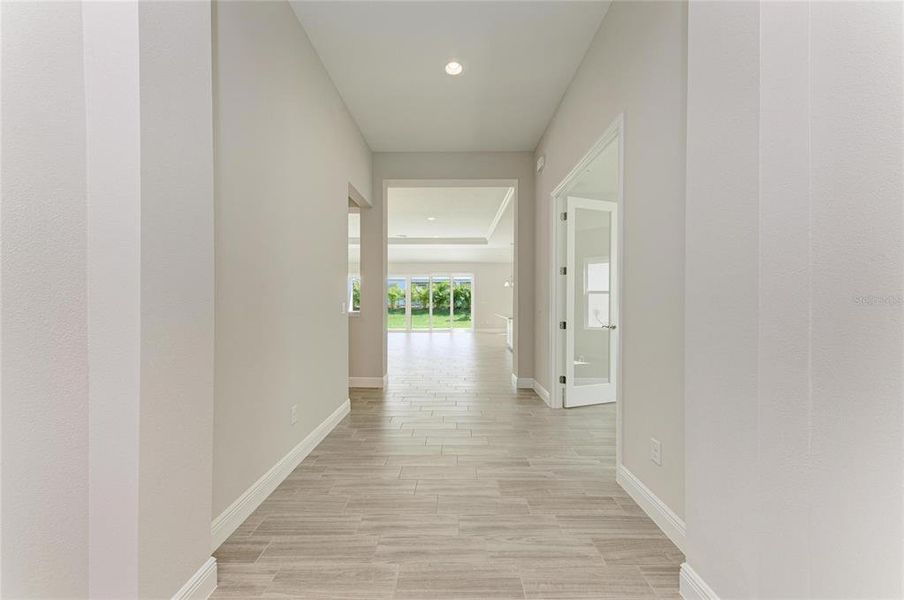 Spacious, unfurnished interior of a new home in Waterset, Apollo Beach (Image 16).