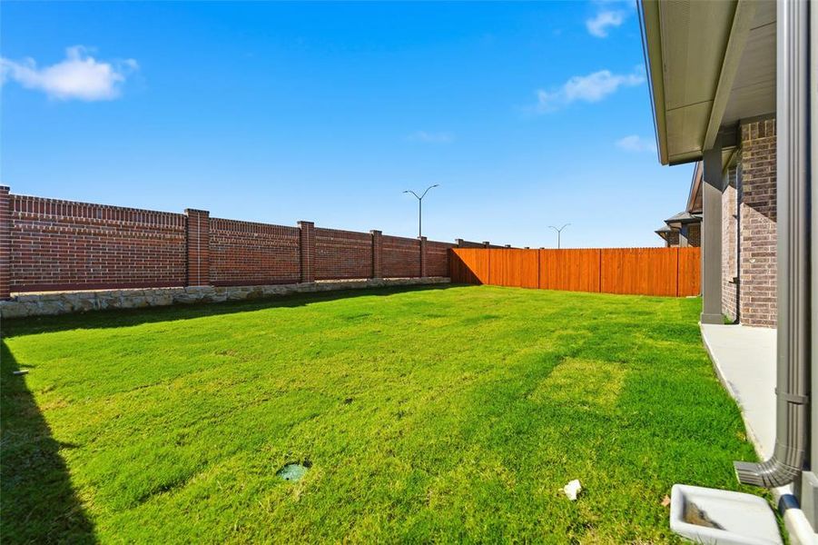 Exterior details and patio area of a home in Northstar, Haslet (Image 25).