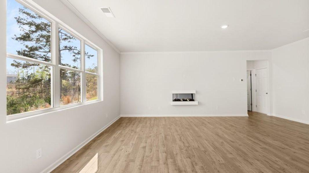 Spacious, unfurnished interior of a new home in Thompson Ridge, Dallas (Image 24).