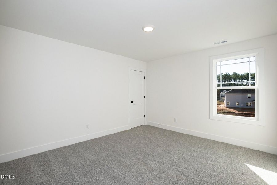 Spacious, unfurnished interior of a new home in Jackson Ridge, Pikeville (Image 25).