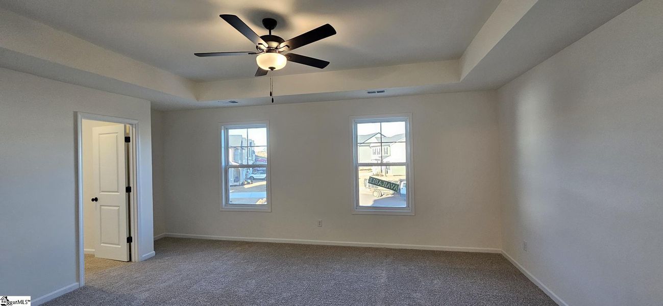 Spacious, unfurnished interior of a new home in Sedona, Greenville (Image 18).