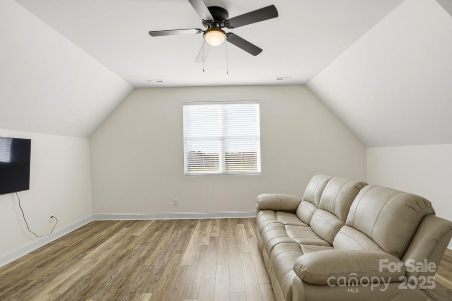 Bonus Room w/Storage