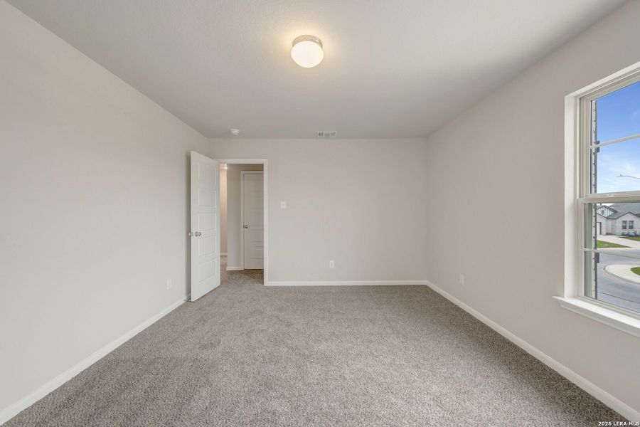 Spacious, unfurnished interior of a new home in Winding Brook, San Antonio (Image 25).