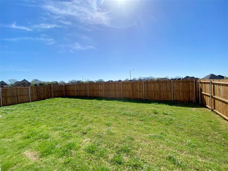 reat flat, rectangular yard is a blank slate for kids, pool, dogs & more!