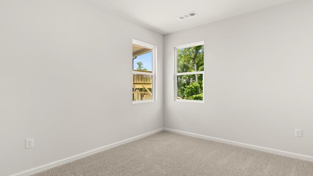 Spacious, unfurnished interior of a new home in Falcon Landing, Gainesville (Image 19).