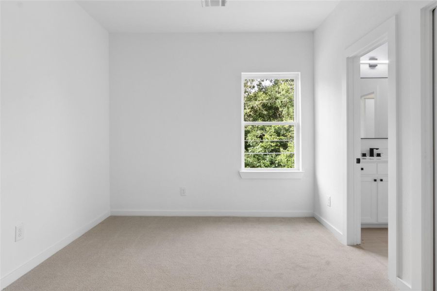 Spacious, unfurnished interior of a new home in , Houston (Image 13).