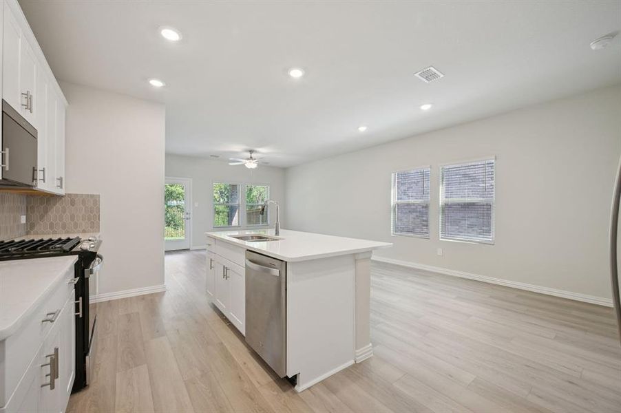 Photo is not of the actual home, but is an inspirational photo of builder’s model home and may depict options, furnishings, and/or decorator features that are not included. Photo is not of the actual home, but is an inspirational photo of builder’s model home and may depict options, furnishings, and/or decorator features that are not included.