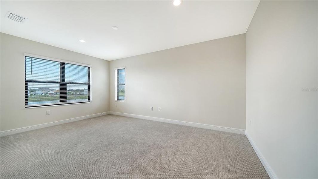 Spacious, unfurnished interior of a new home in Palm Grove, Lakewood Ranch (Image 36).
