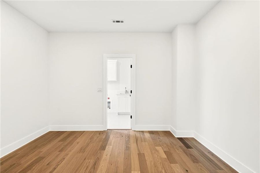 Spacious, unfurnished interior of a new home in , Brookhaven (Image 57).