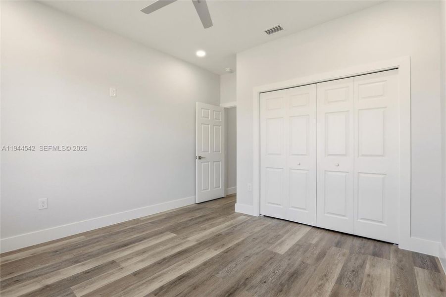 Spacious, unfurnished interior of a new home in , Sebring (Image 11).