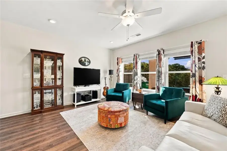 Furnished interior view inside a new home in , Jasper (Image 7).