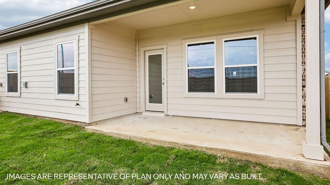 Representative exterior details of a home built from the The Pierce by D.R. Horton in Briarwood, Elgin (Image 3).