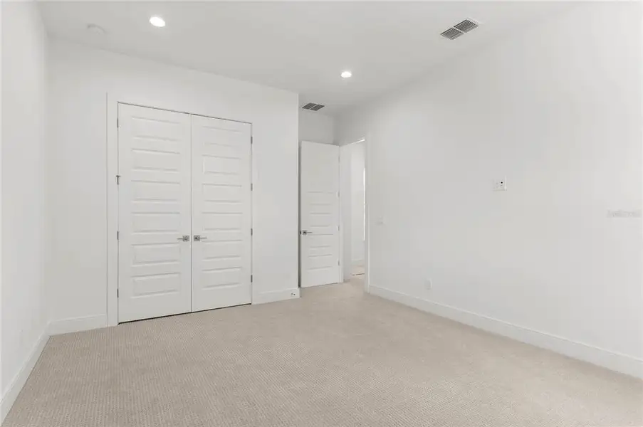 Spacious, unfurnished interior of a new home in , Sanford (Image 36).