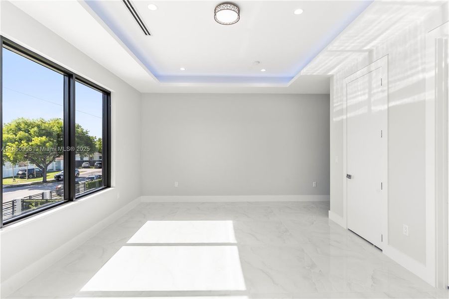 Spacious, unfurnished interior of a new home in , Miami (Image 22).
