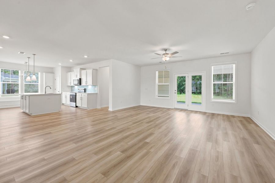 Spacious, unfurnished interior of a new home in Oak Grove, Conway (Image 8).