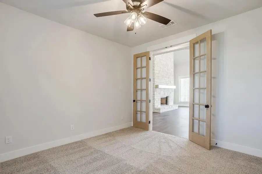 Representative unfurnished interior of a home built from the The Rhett by Elmwood Custom Homes in Byrum Ranch, Maypearl (Image 32).
