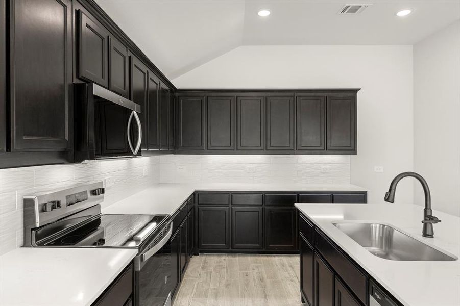 14. 7704 Kingfisher - Kitchen (3)