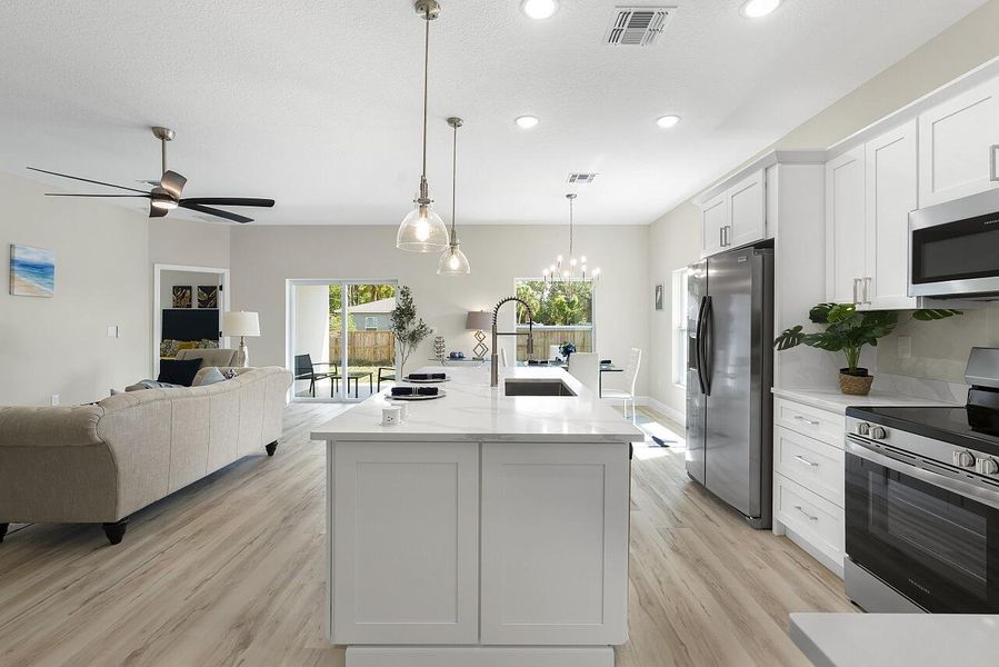 8636-100th-Ave-HigMedia-022-1280