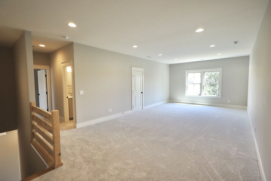 Spacious, unfurnished interior of a new home in Creekside, Cleveland (Image 24).