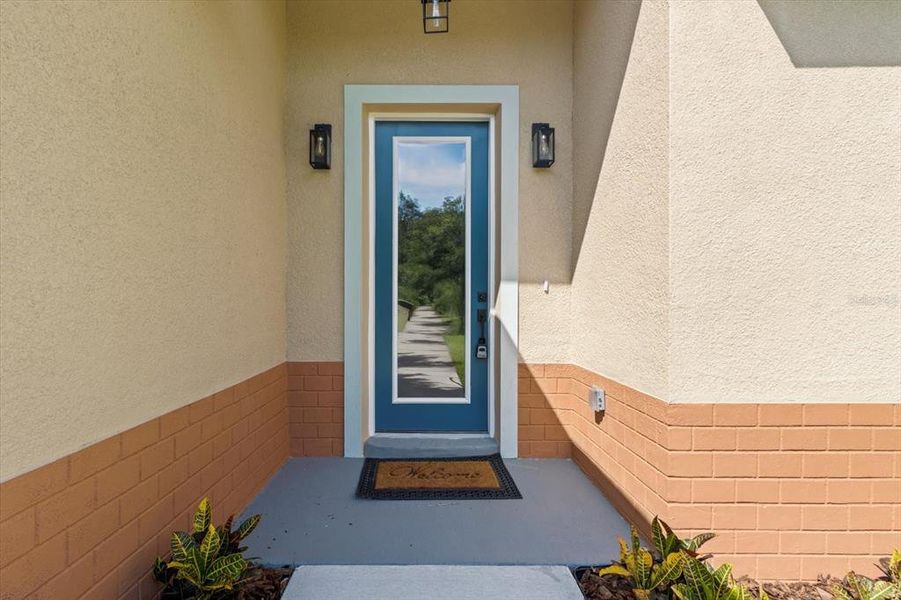 Exterior details and patio area of a home in , Citrus Springs (Image 3).