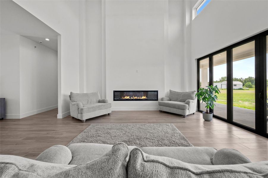 21ft vaulted ceilings with electric fireplace