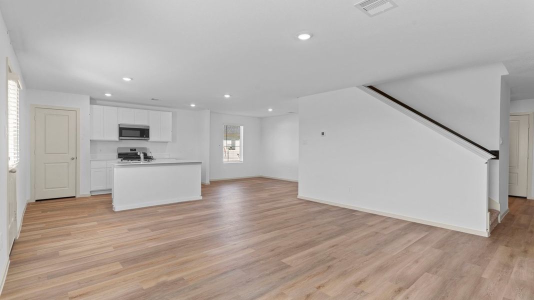 Spacious, unfurnished interior of a new home in Watermark, Alvin (Image 8). Spacious, unfurnished interior of a new home in Watermark, Alvin (Image 8).