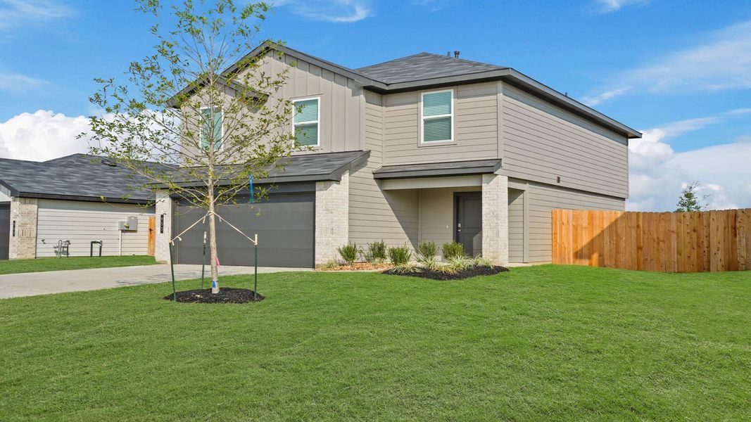 Front exterior of a new home in Silverthorne, Conroe, TX, highlighting curb appeal (Image 2).