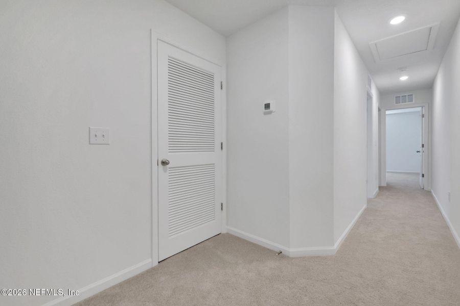 Spacious, unfurnished interior of a new home in , Middleburg (Image 18).