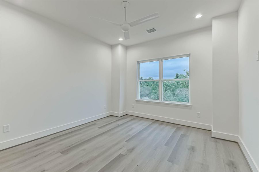 Spacious, unfurnished interior of a new home in , Houston (Image 16).